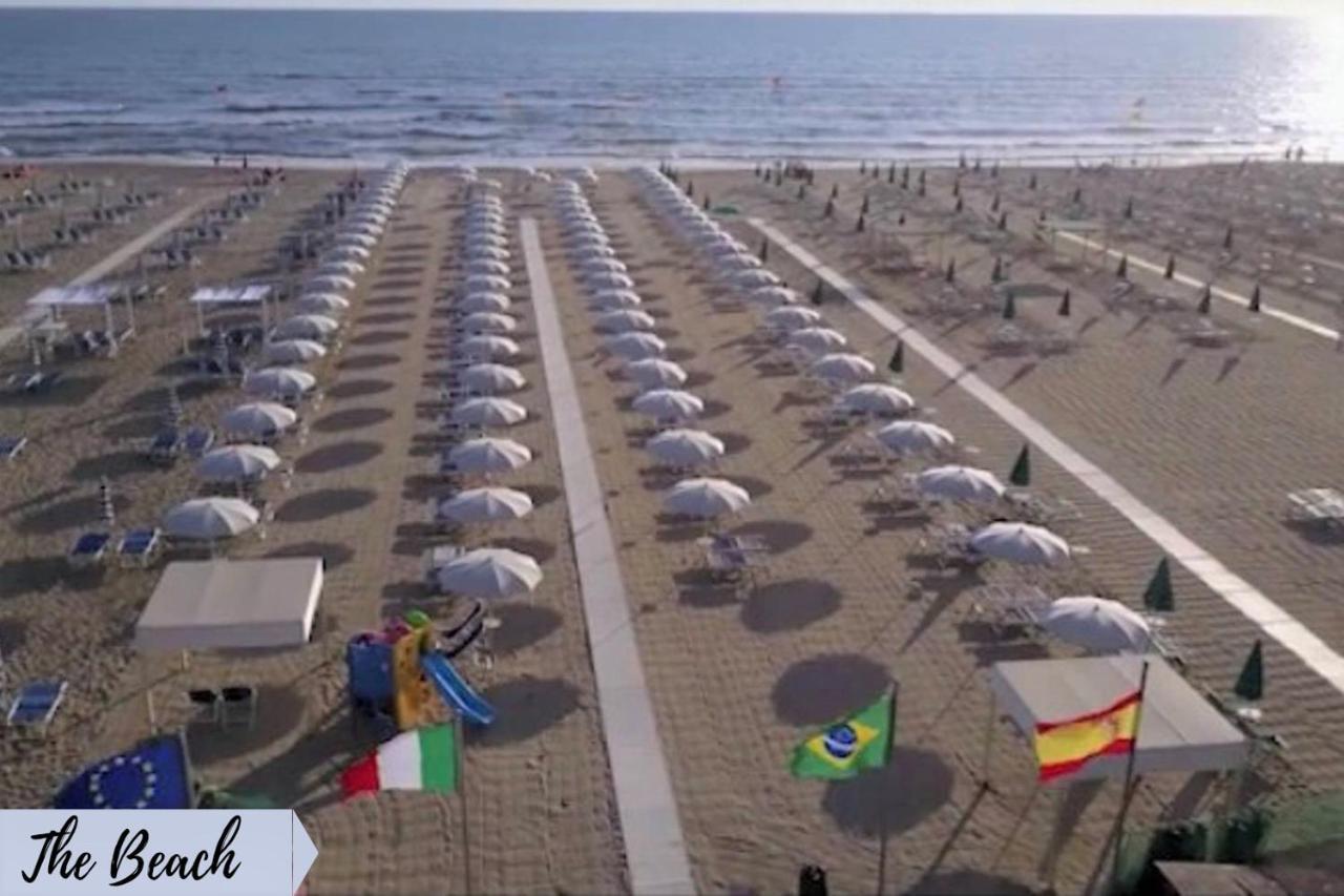 Front Beach Apartments В'яреджо Екстер'єр фото